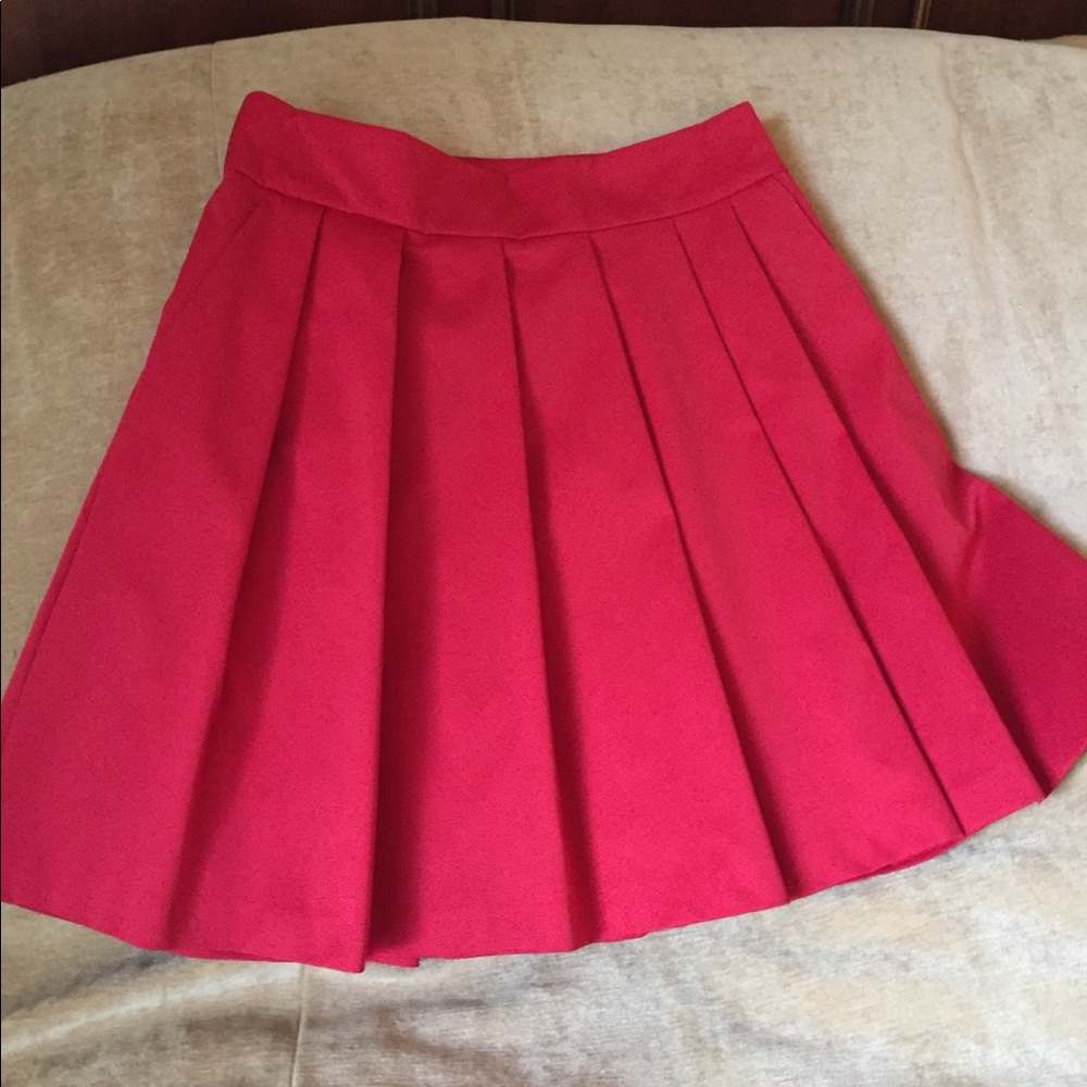 Ann Taylor short pleated taffeta skirt